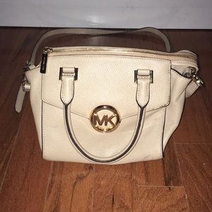 Micheal kors purse